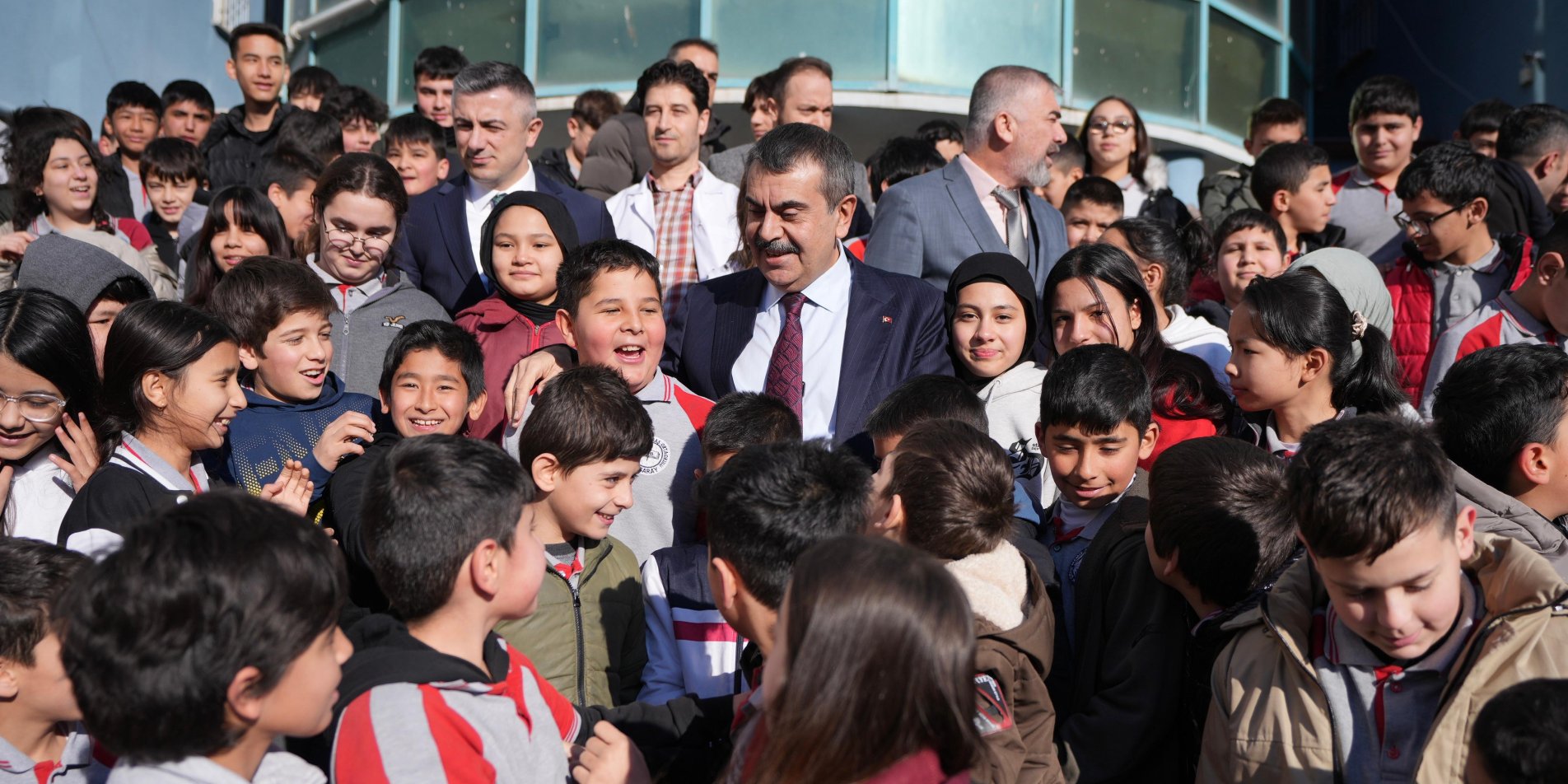 BAKAN TEKİN'DEN AKSARAY'DAKİ OKULLARA SÜRPRİZ ZİYARET